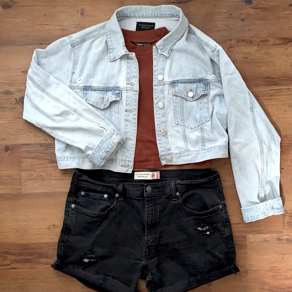 Slightly distressed Levi cut off jean shorts